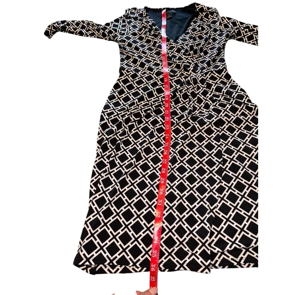 White House Black Market Faux Wrap Dress Black White Geometric 3/4 Sleeve Size 2